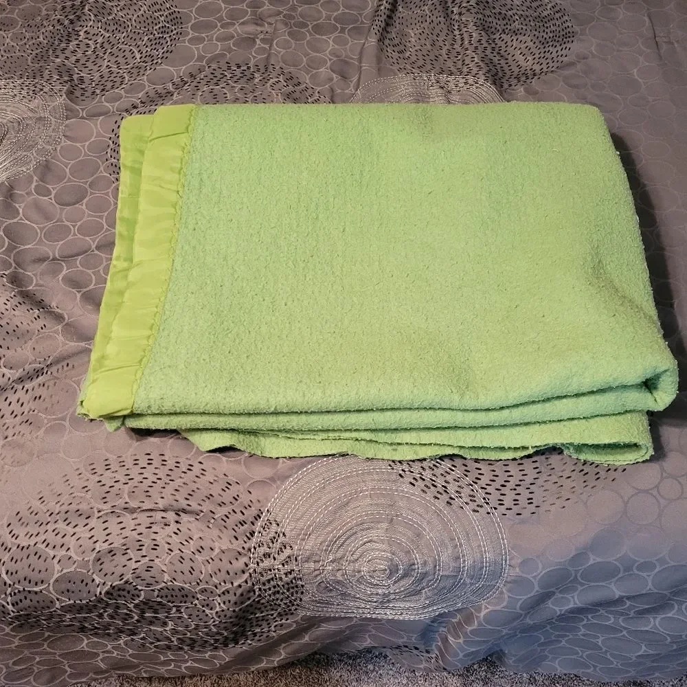 1950s vintage warm wooly bed blanket, pure wool blanket w/ satin binding